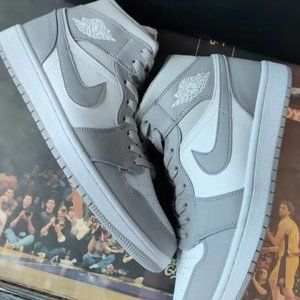 Nike Flying Man Jordan 1 Vintage Silver High Top 8.5 size BQ6472